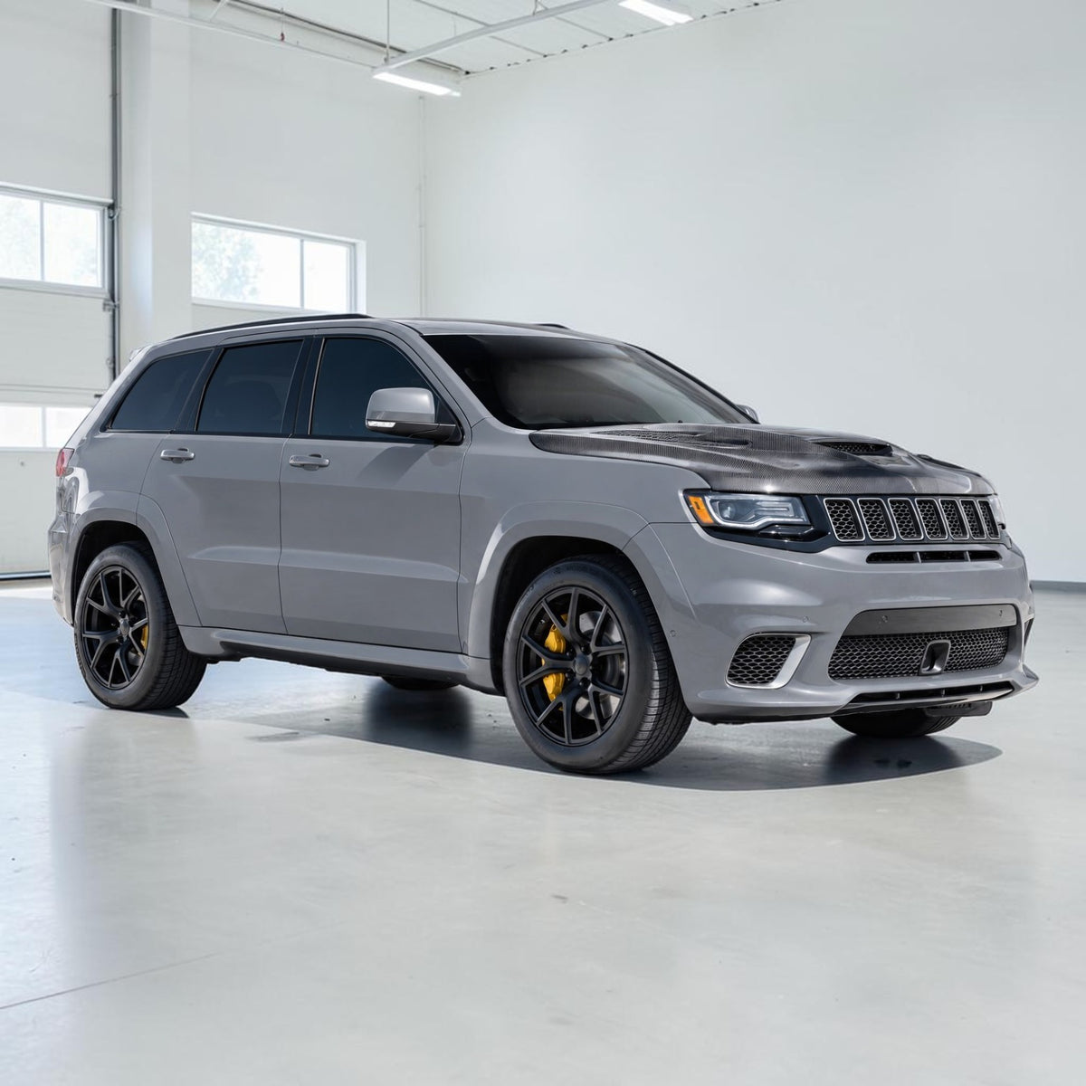 grey trackhawk with carbon fiber viper style hood